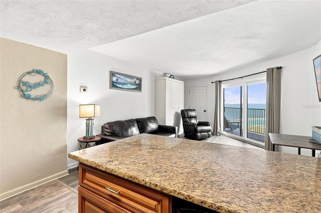 For Sale: $270,000 (1 beds, 1 baths, 600 Square Feet)