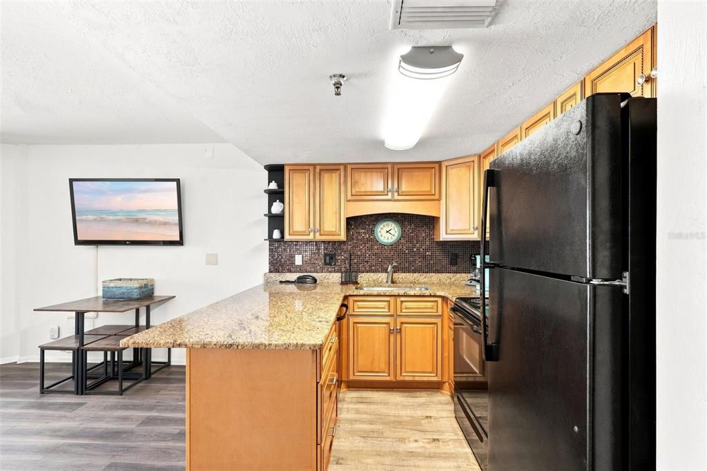 For Sale: $270,000 (1 beds, 1 baths, 600 Square Feet)