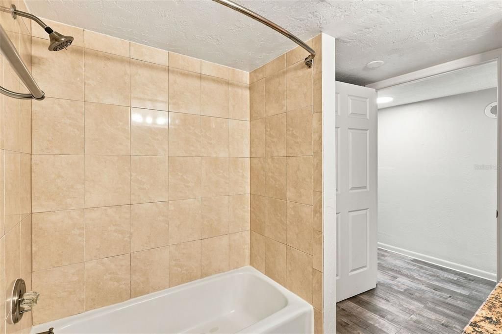 For Sale: $270,000 (1 beds, 1 baths, 600 Square Feet)