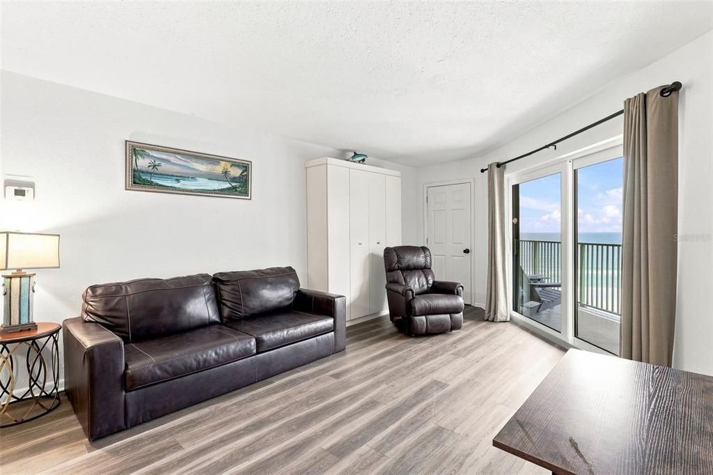 For Sale: $270,000 (1 beds, 1 baths, 600 Square Feet)