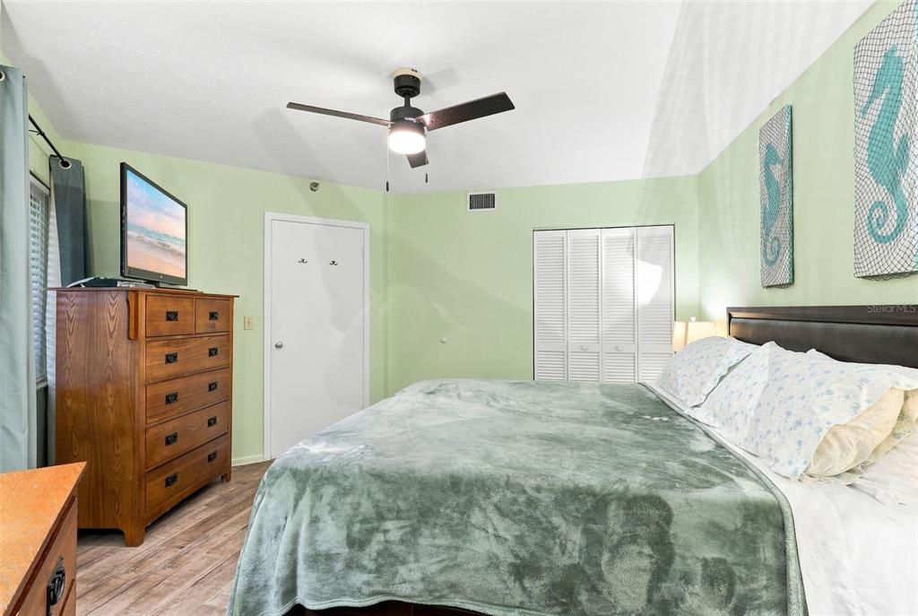 For Sale: $270,000 (1 beds, 1 baths, 600 Square Feet)