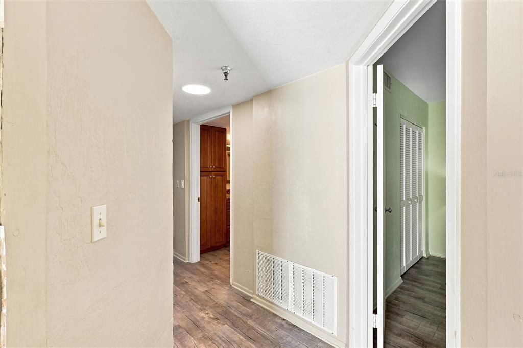 For Sale: $270,000 (1 beds, 1 baths, 600 Square Feet)