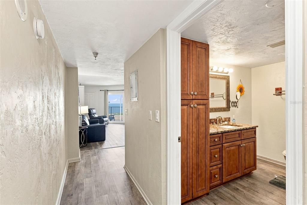 For Sale: $270,000 (1 beds, 1 baths, 600 Square Feet)