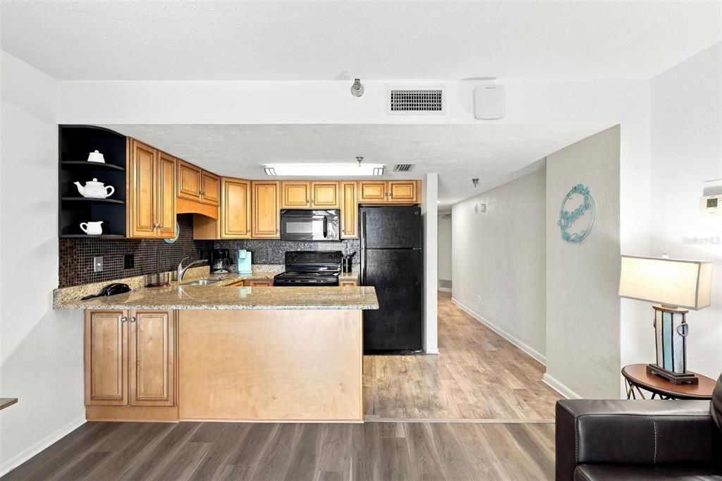 For Sale: $270,000 (1 beds, 1 baths, 600 Square Feet)