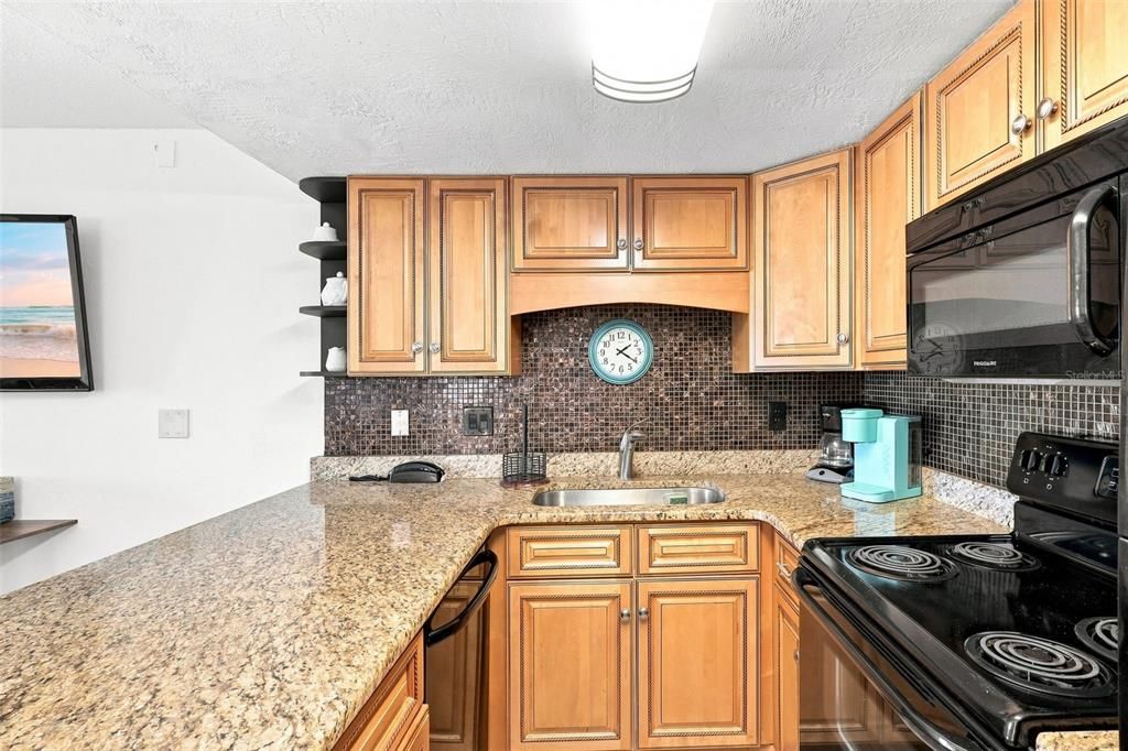 For Sale: $270,000 (1 beds, 1 baths, 600 Square Feet)