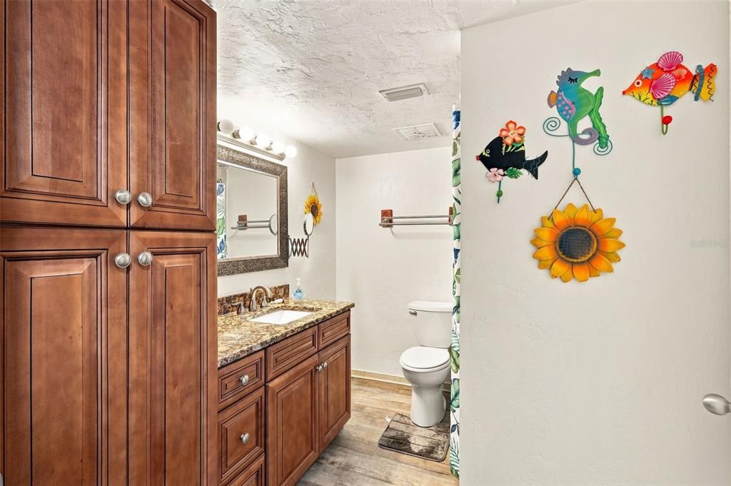 For Sale: $270,000 (1 beds, 1 baths, 600 Square Feet)