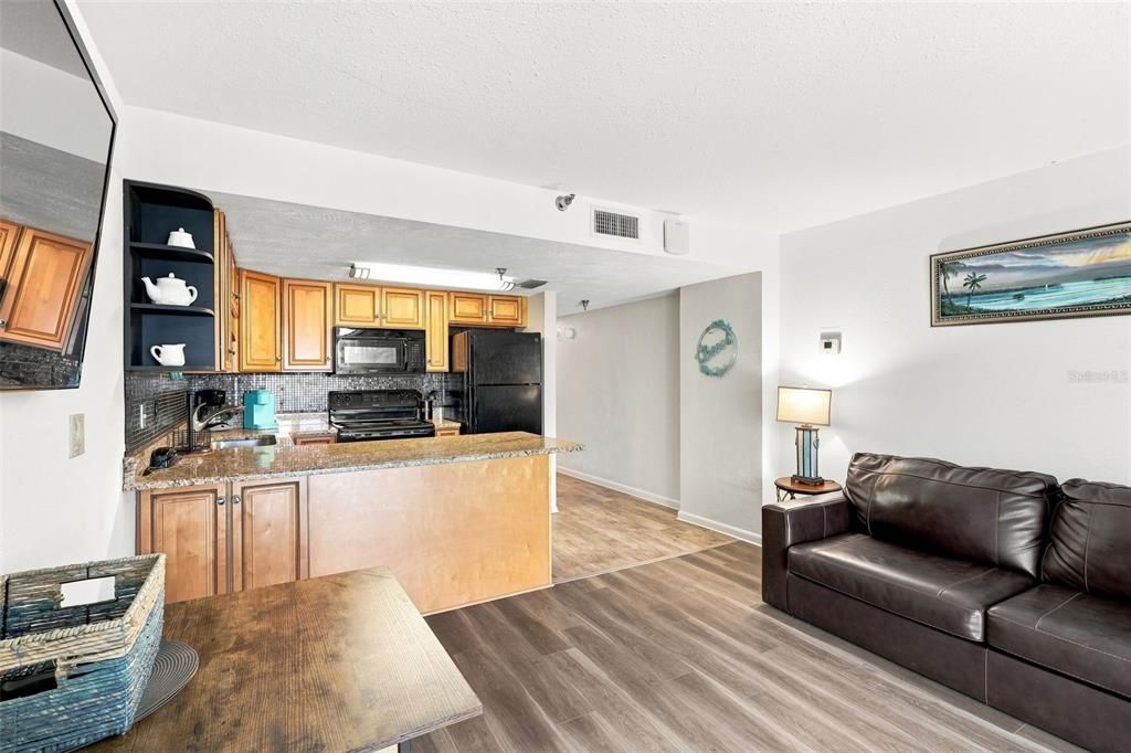 For Sale: $270,000 (1 beds, 1 baths, 600 Square Feet)