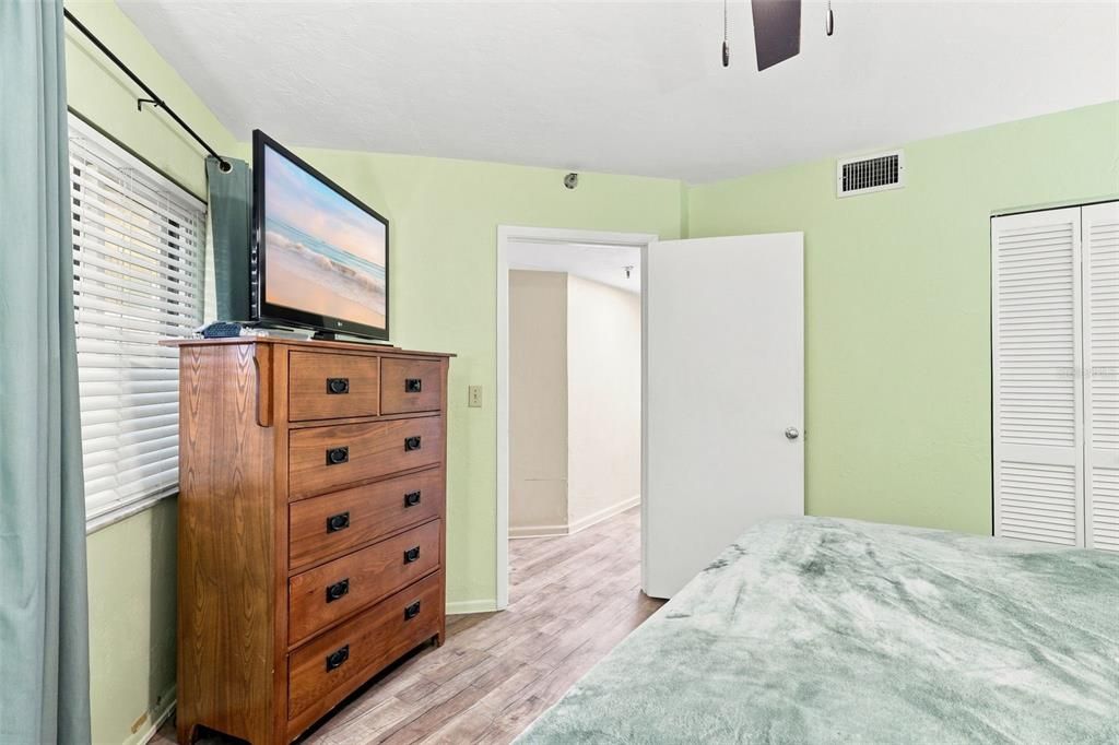 For Sale: $270,000 (1 beds, 1 baths, 600 Square Feet)