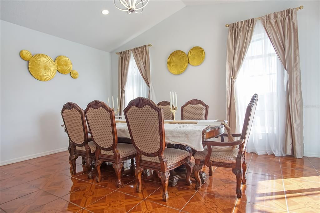 En Renta: $3,300 (5 camas, 3 baños, 2621 Pies cuadrados)