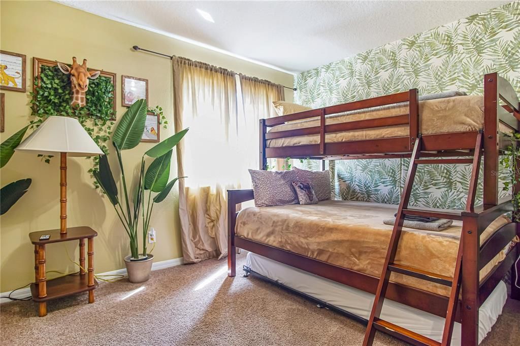 En Renta: $3,300 (5 camas, 3 baños, 2621 Pies cuadrados)