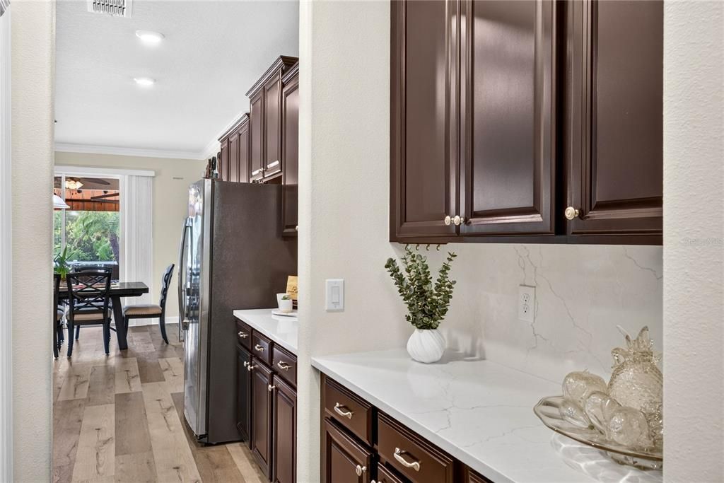 En Venta: $600,000 (4 camas, 2 baños, 2951 Pies cuadrados)