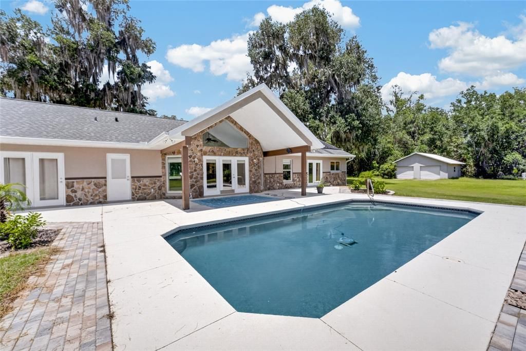 For Sale: $879,900 (3 beds, 3 baths, 2452 Square Feet)