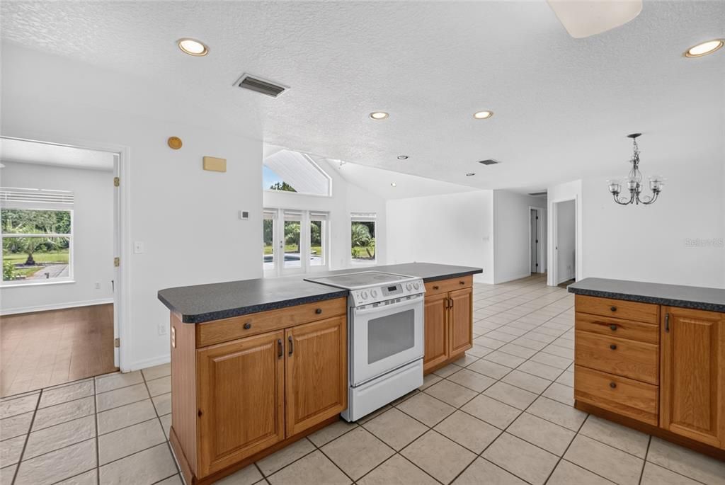 For Sale: $879,900 (3 beds, 3 baths, 2452 Square Feet)