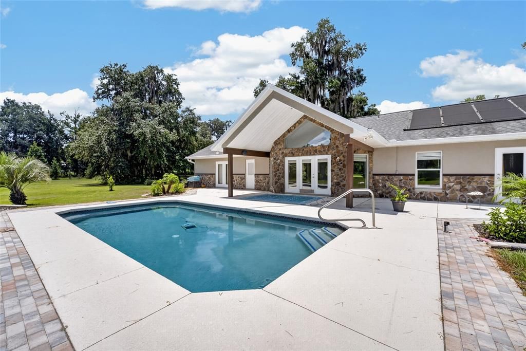 For Sale: $879,900 (3 beds, 3 baths, 2452 Square Feet)