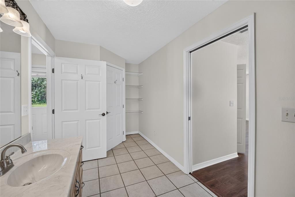 For Sale: $879,900 (3 beds, 3 baths, 2452 Square Feet)