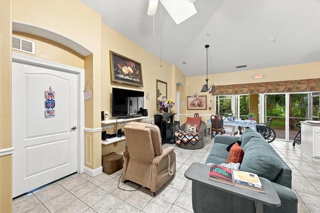 For Sale: $225,000 (0 beds, 0 baths, 1971 Square Feet)