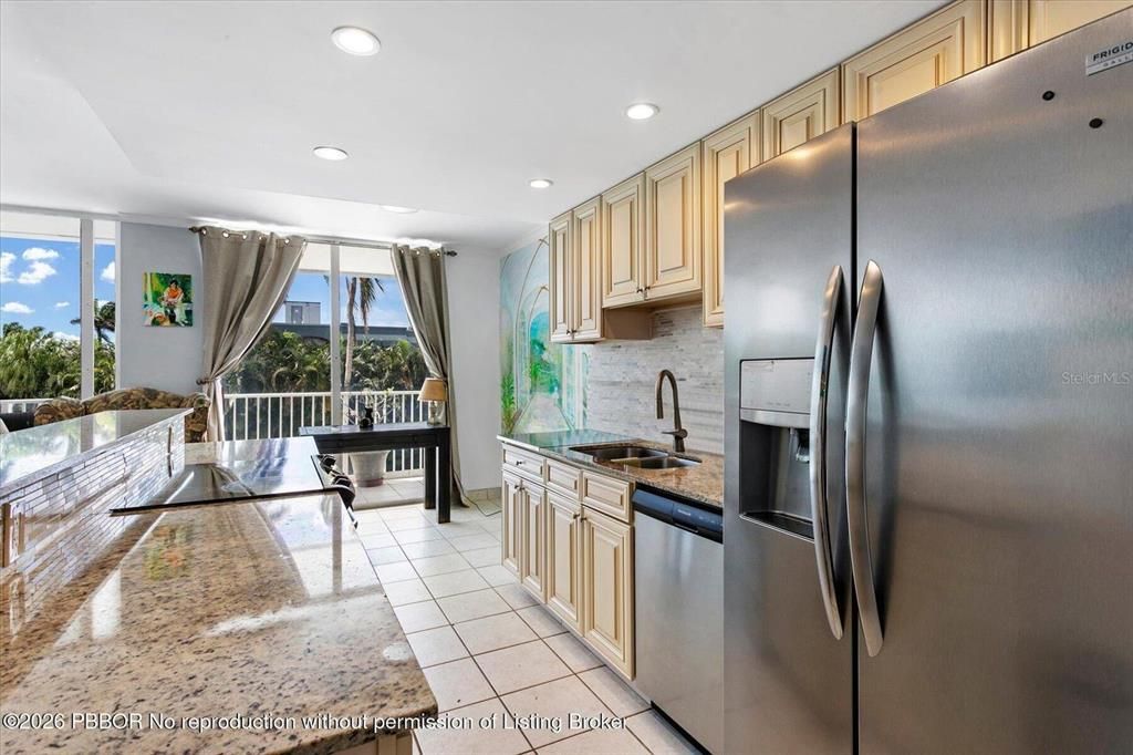 For Sale: $569,900 (2 beds, 2 baths, 1400 Square Feet)
