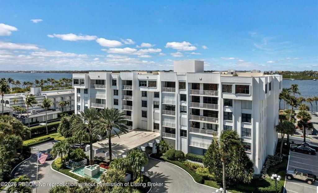 For Sale: $569,900 (2 beds, 2 baths, 1400 Square Feet)