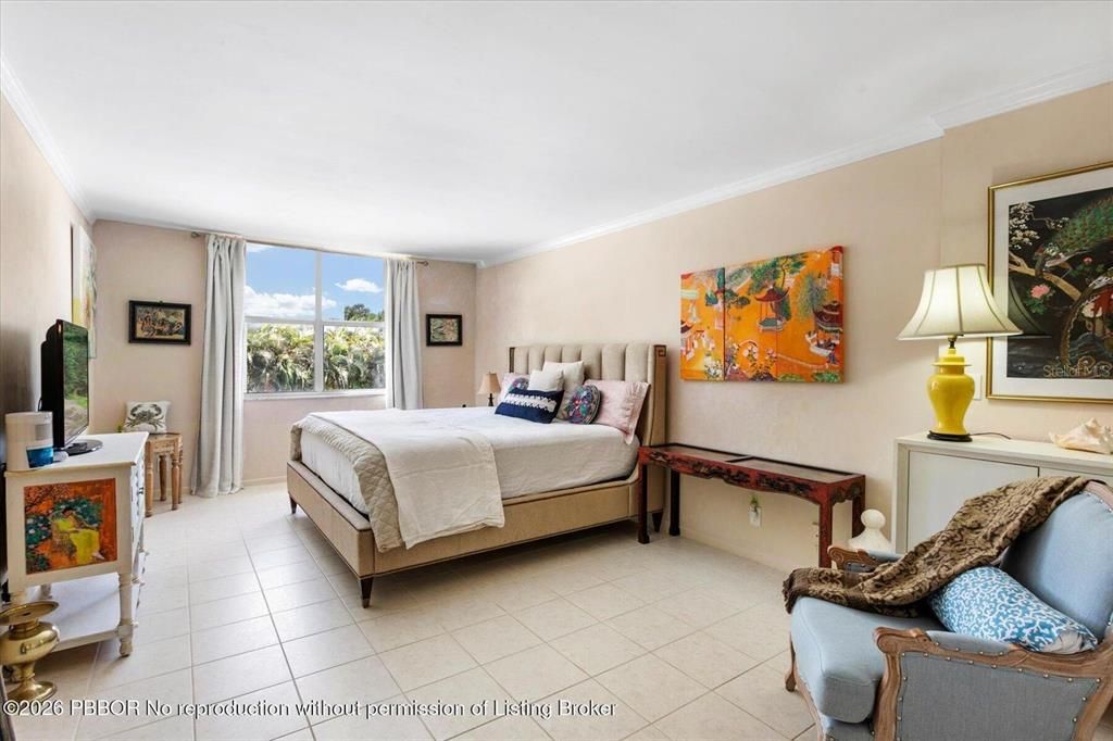 For Sale: $569,900 (2 beds, 2 baths, 1400 Square Feet)