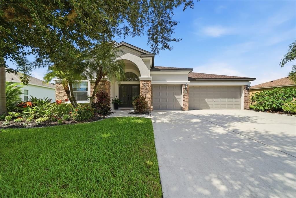 For Sale: $670,000 (4 beds, 3 baths, 2753 Square Feet)
