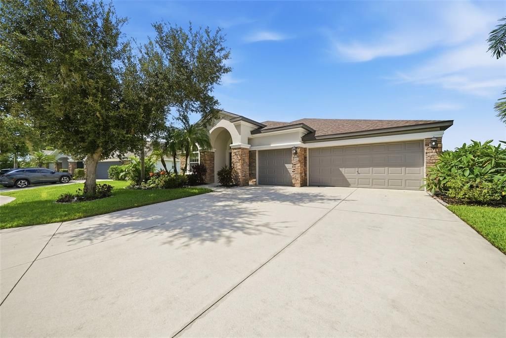 For Sale: $670,000 (4 beds, 3 baths, 2753 Square Feet)