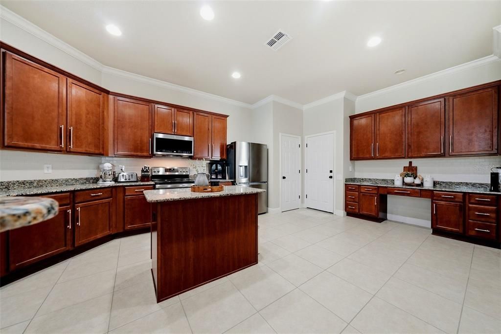 For Sale: $670,000 (4 beds, 3 baths, 2753 Square Feet)