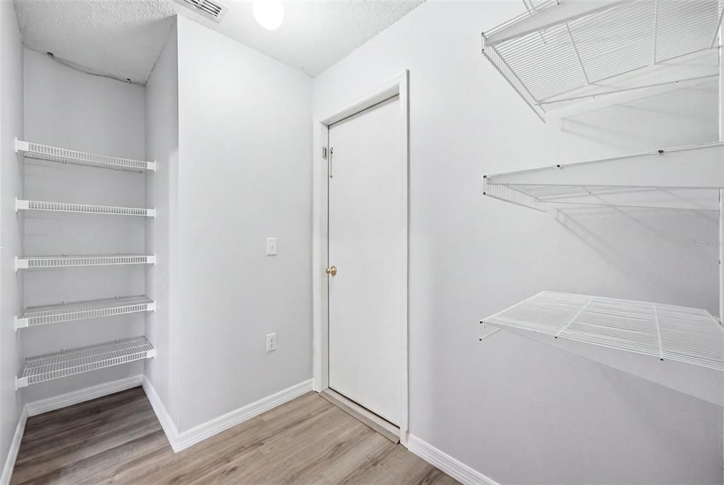 На продажу: $335,000 (4 спален, 2 ванн, 1855 Квадратных фут)