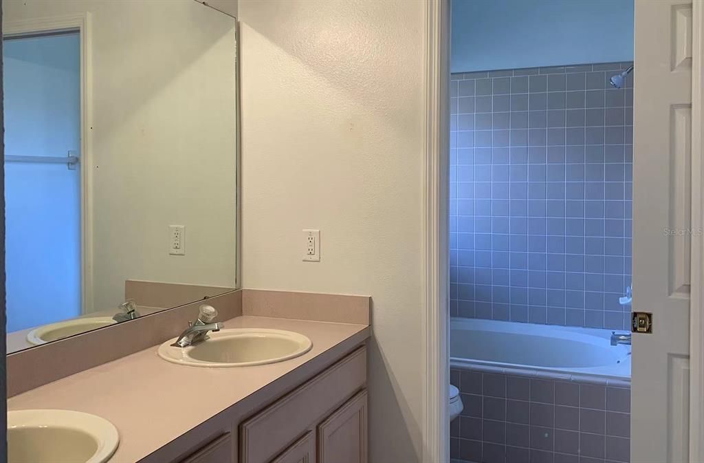 For Rent: $1,995 (3 beds, 2 baths, 1677 Square Feet)
