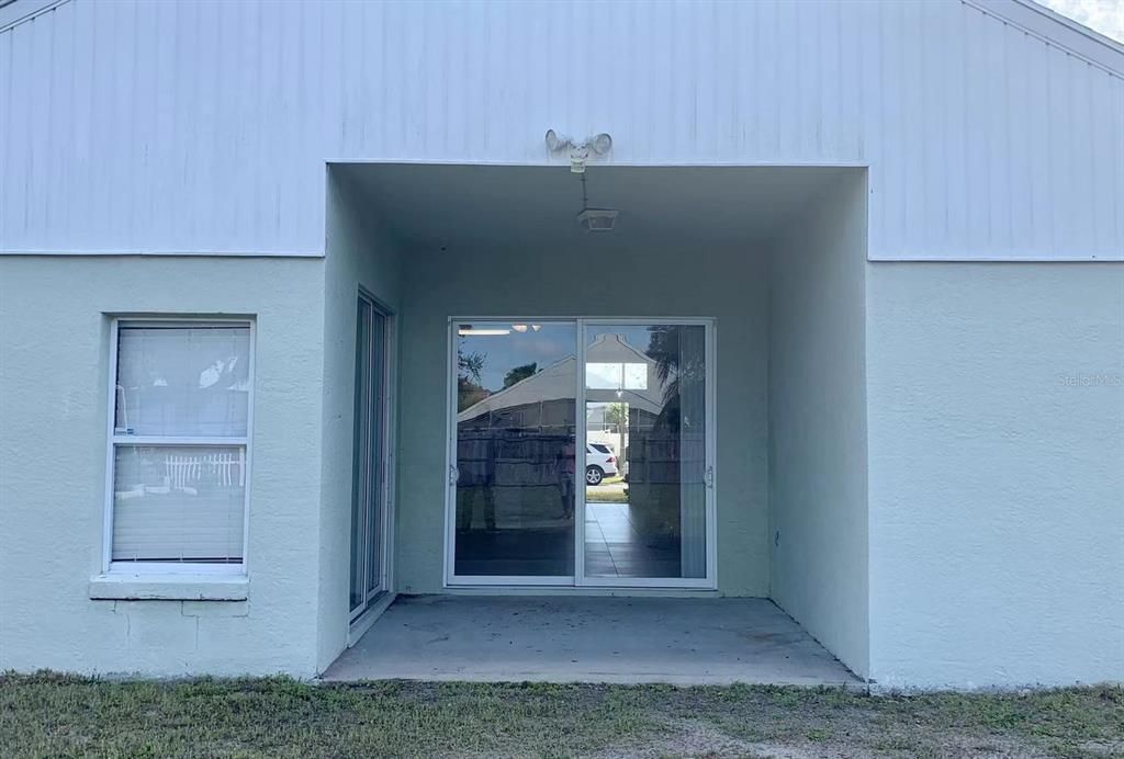 For Rent: $1,995 (3 beds, 2 baths, 1677 Square Feet)