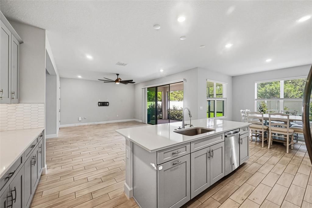 For Sale: $564,900 (4 beds, 3 baths, 2925 Square Feet)