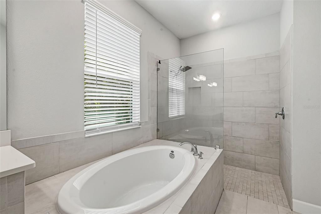 For Sale: $564,900 (4 beds, 3 baths, 2925 Square Feet)