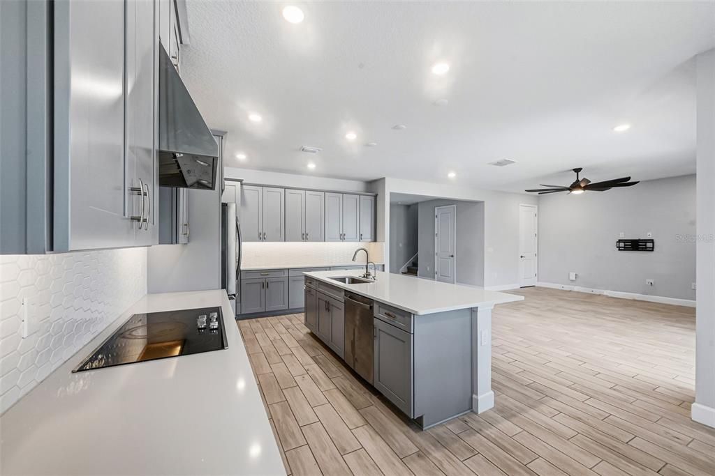 For Sale: $564,900 (4 beds, 3 baths, 2925 Square Feet)