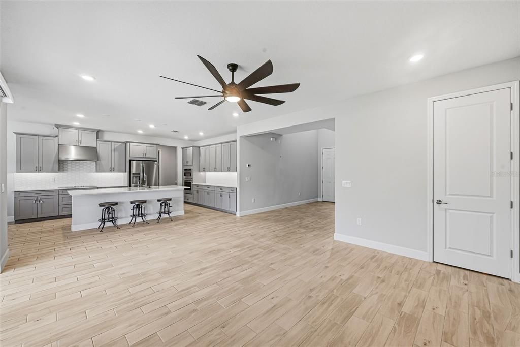 For Sale: $564,900 (4 beds, 3 baths, 2925 Square Feet)