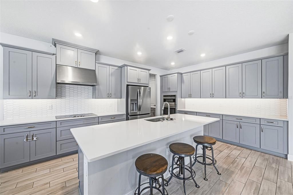 For Sale: $564,900 (4 beds, 3 baths, 2925 Square Feet)