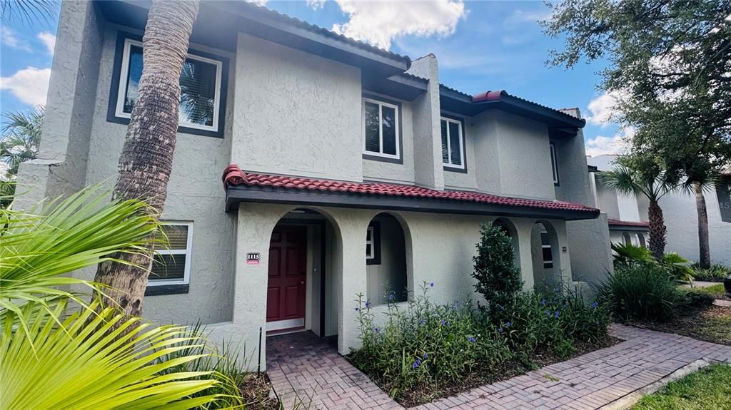 For Rent: $2,000 (2 beds, 2 baths, 1052 Square Feet)