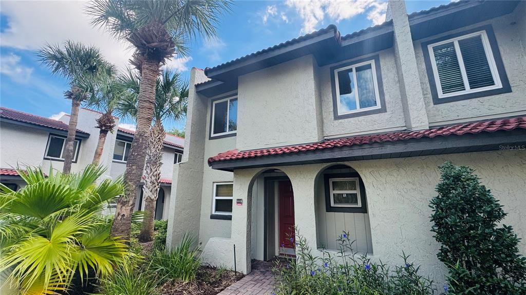 For Rent: $2,000 (2 beds, 2 baths, 1052 Square Feet)