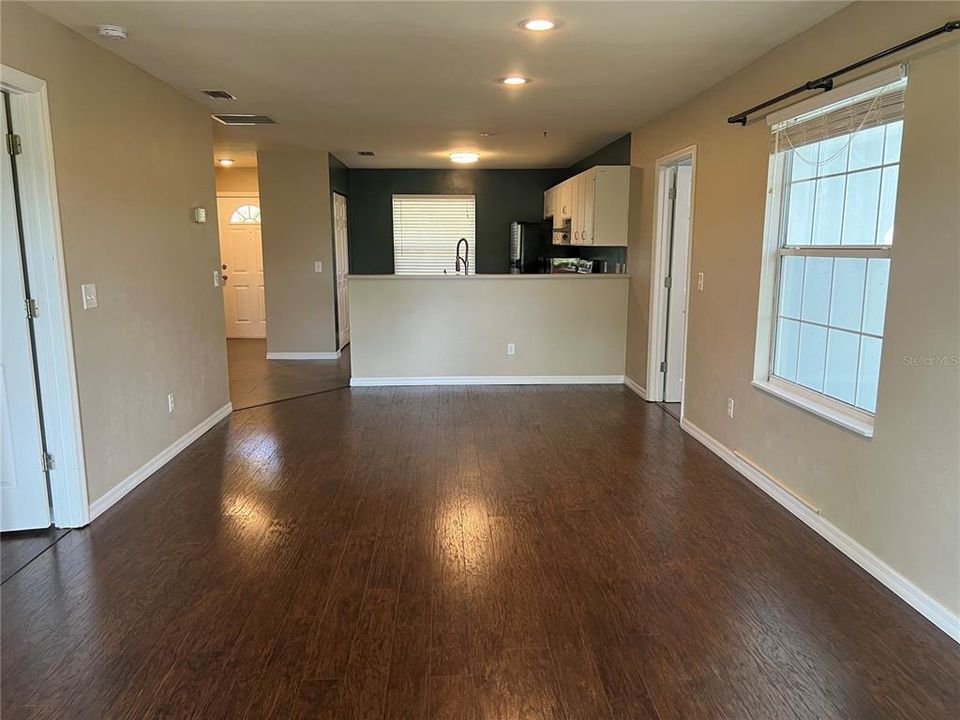 Activo con contrato: $244,900 (3 camas, 2 baños, 1147 Pies cuadrados)