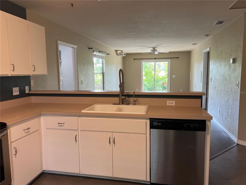 Activo con contrato: $244,900 (3 camas, 2 baños, 1147 Pies cuadrados)