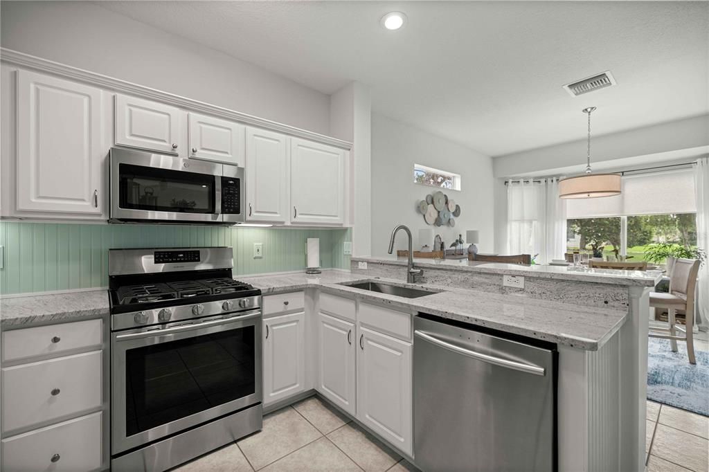 For Sale: $264,500 (2 beds, 2 baths, 1279 Square Feet)