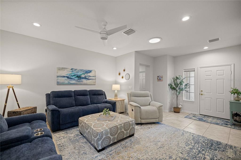 For Sale: $264,500 (2 beds, 2 baths, 1279 Square Feet)
