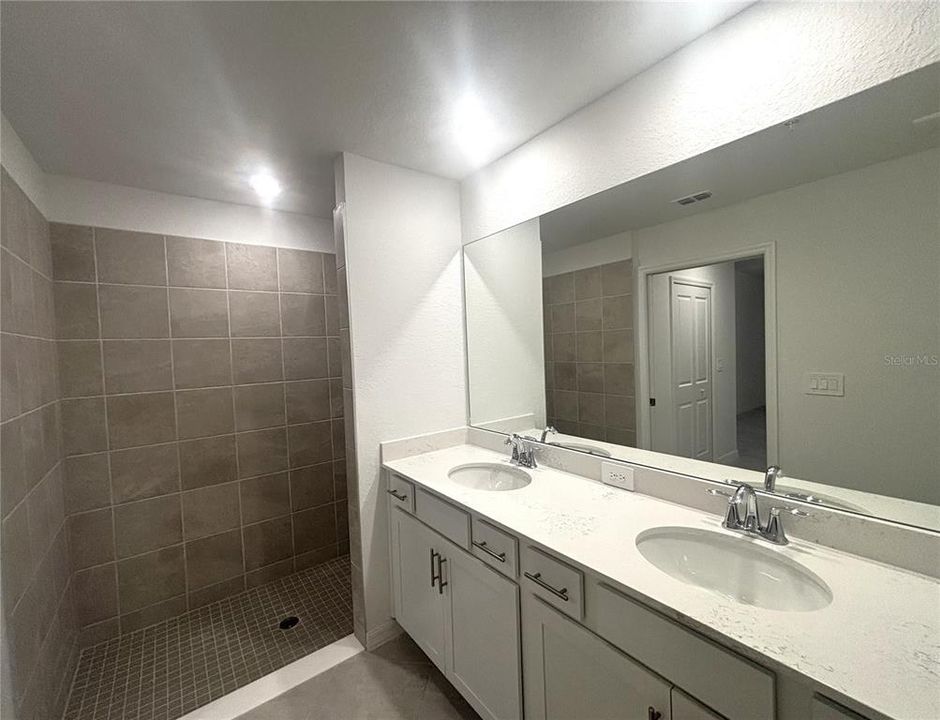 For Rent: $2,100 (2 beds, 2 baths, 1366 Square Feet)