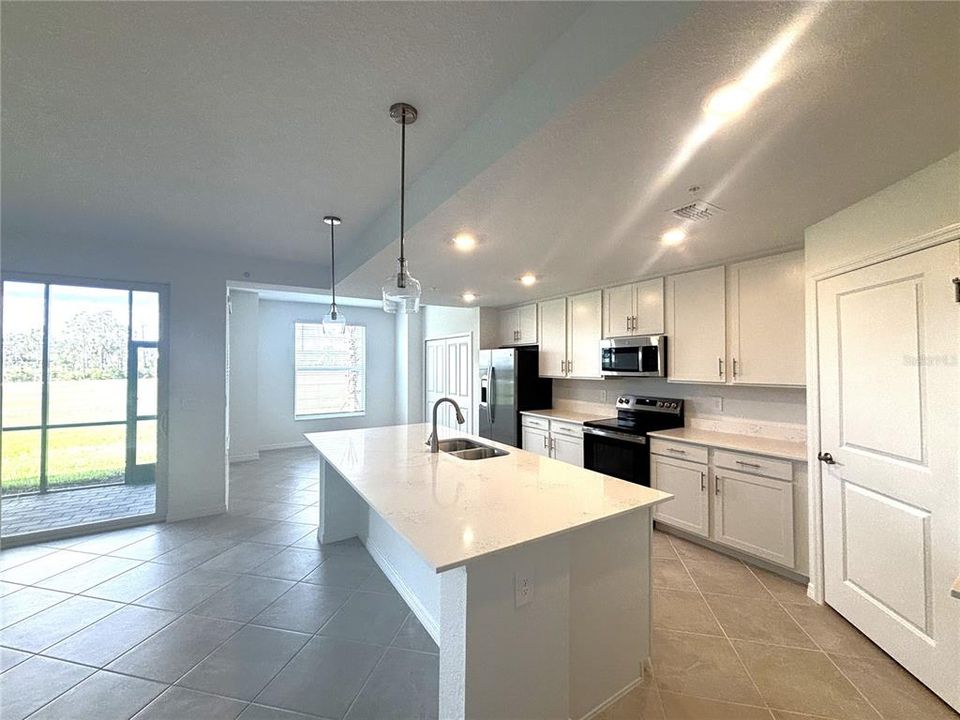 For Rent: $2,100 (2 beds, 2 baths, 1366 Square Feet)