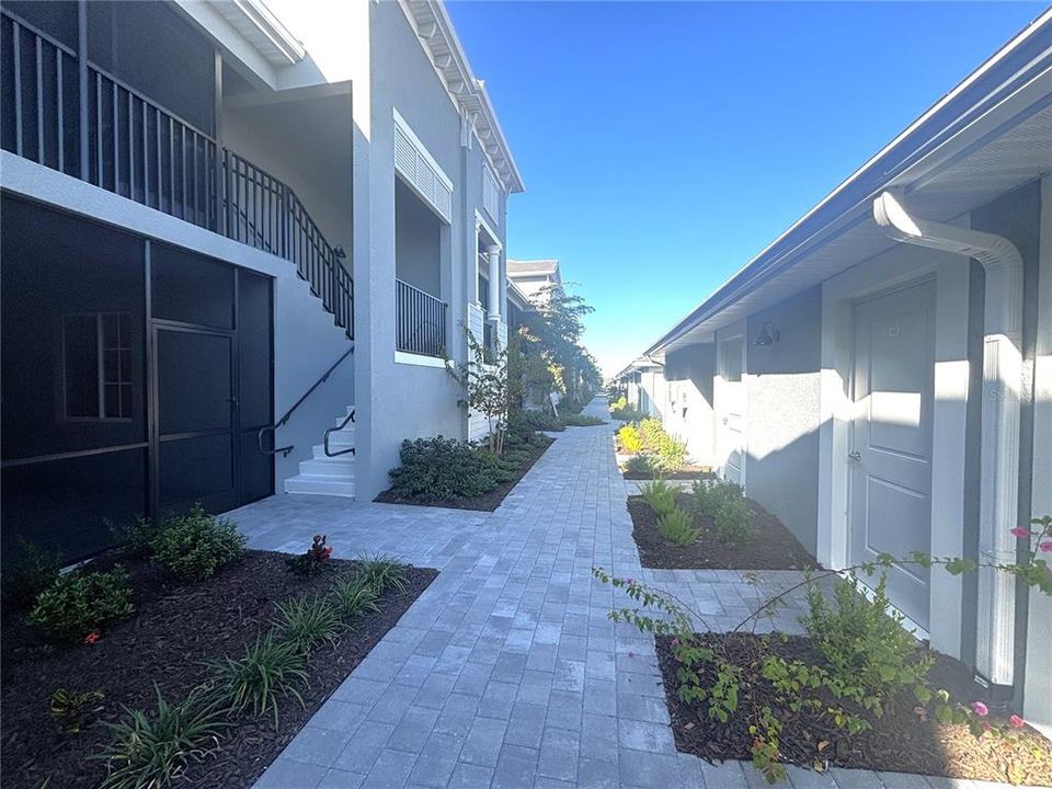 For Rent: $2,100 (2 beds, 2 baths, 1366 Square Feet)