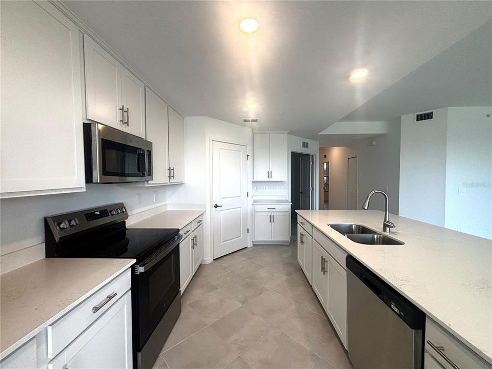 For Rent: $2,100 (2 beds, 2 baths, 1366 Square Feet)