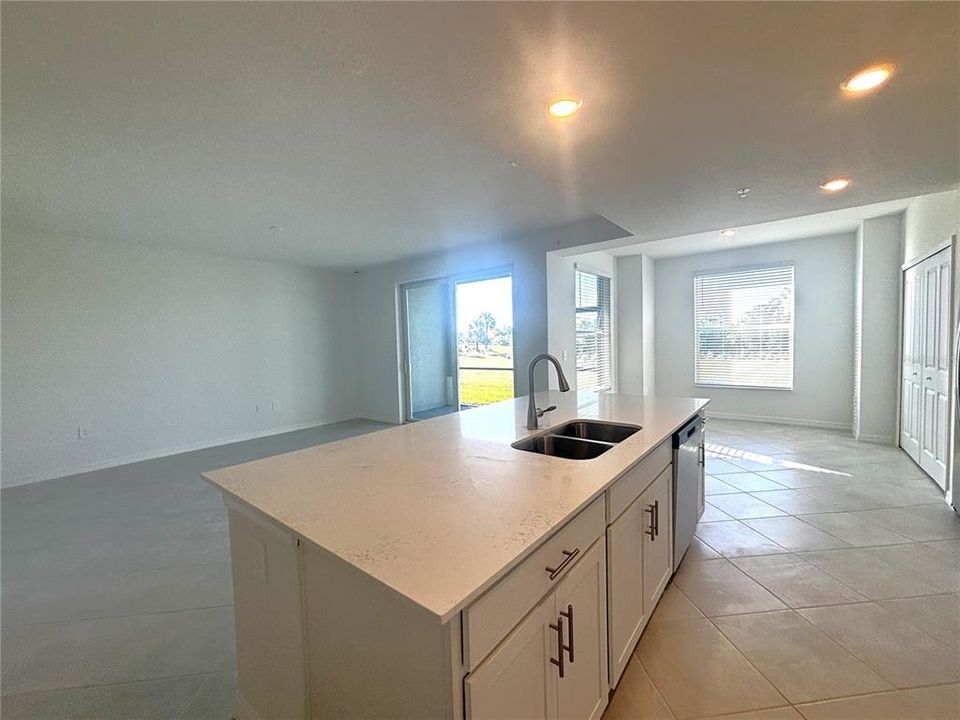 For Rent: $2,100 (2 beds, 2 baths, 1366 Square Feet)