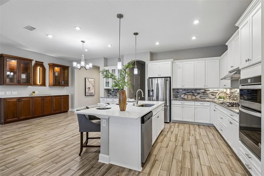 For Sale: $869,000 (5 beds, 3 baths, 2961 Square Feet)