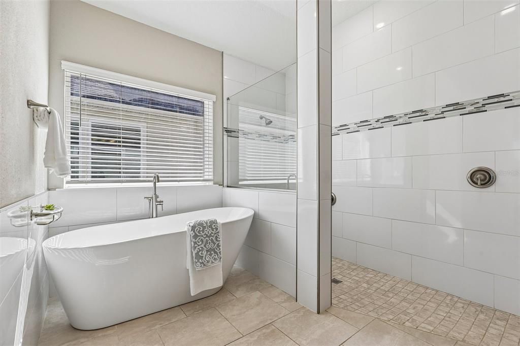 For Sale: $869,000 (5 beds, 3 baths, 2961 Square Feet)