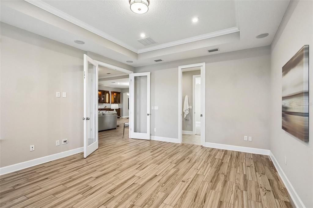 For Sale: $869,000 (5 beds, 3 baths, 2961 Square Feet)