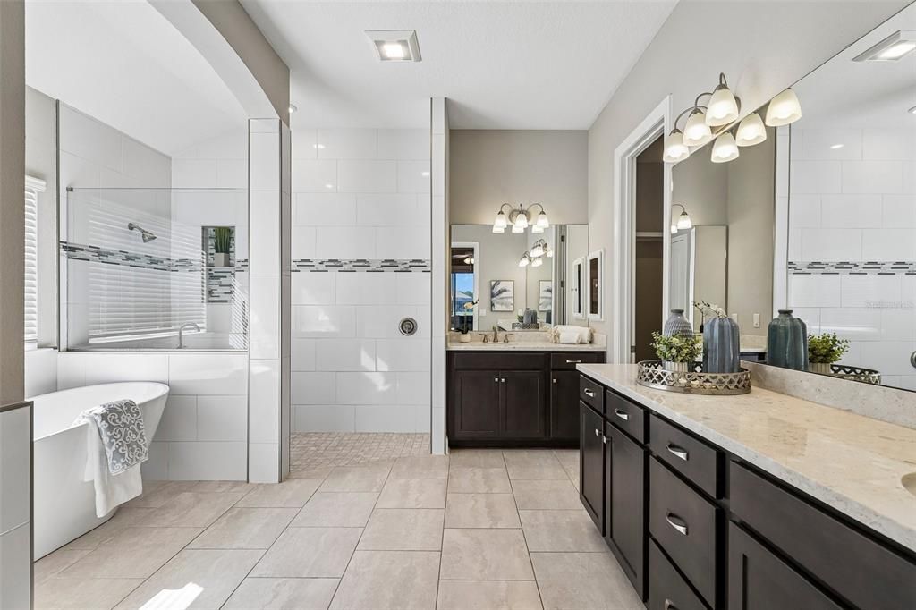 For Sale: $869,000 (5 beds, 3 baths, 2961 Square Feet)