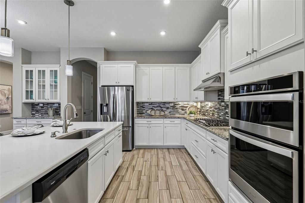For Sale: $869,000 (5 beds, 3 baths, 2961 Square Feet)